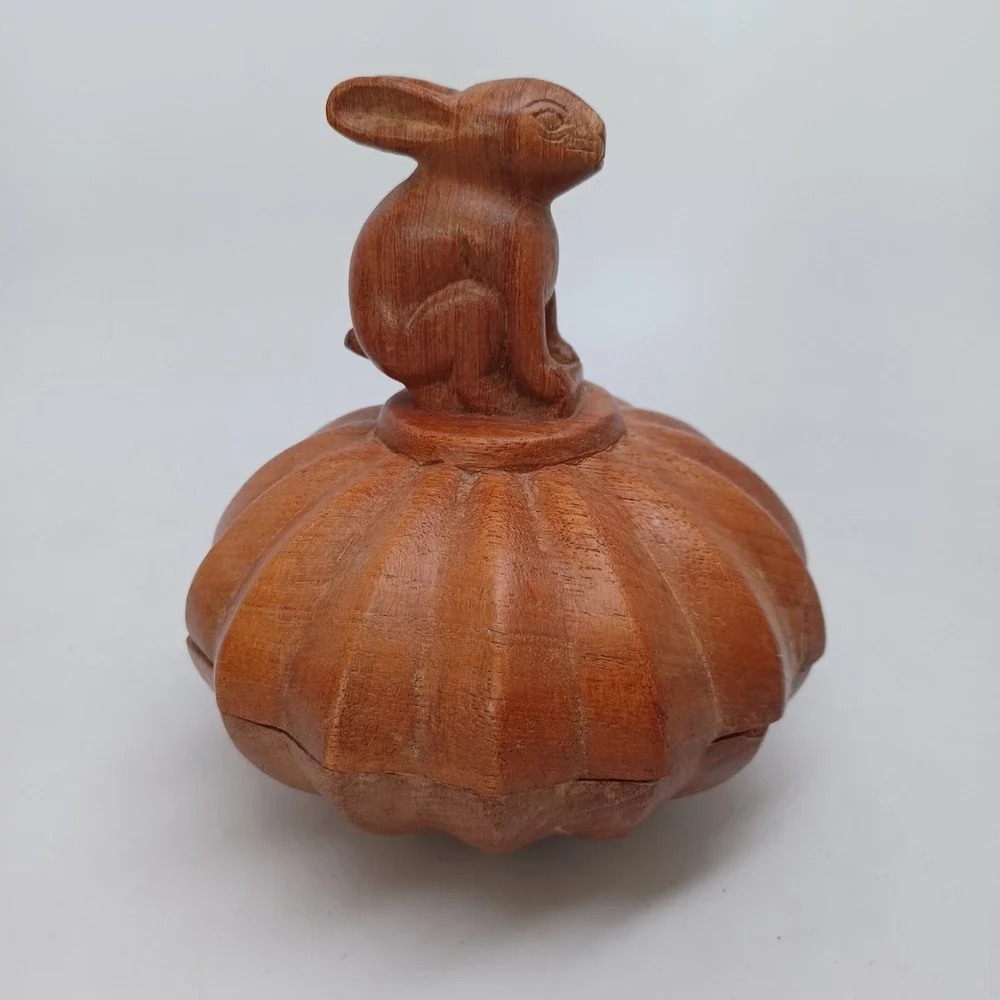 Hand Carved Wooden Rabbit Trinket Box Fluted Pumpkin‎ Shape Folk Art Bunny Decor